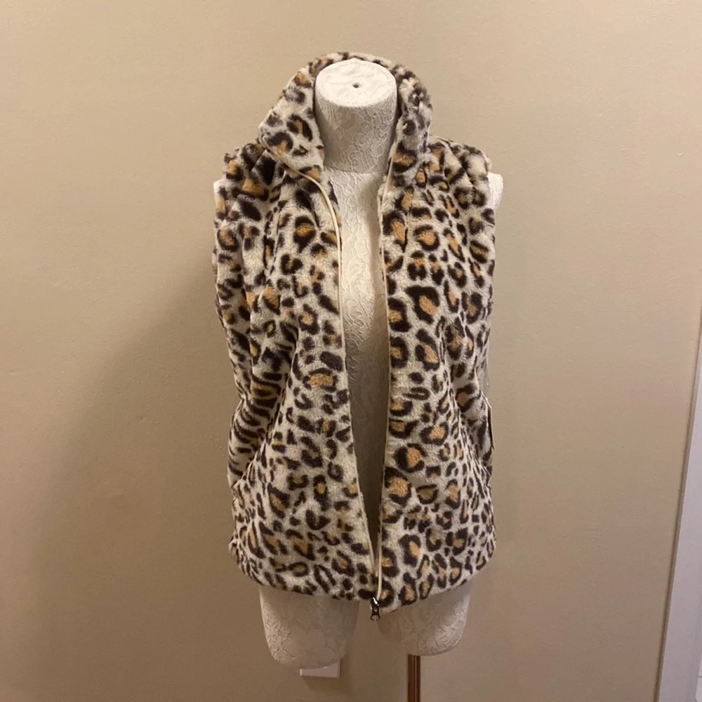 Katydid leopard faux vest - Picture 2 of 7